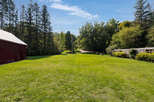 4950 Penetanguishene Rd, House other with 4 bedrooms, 3 bathrooms and 10 parking in Hillsdale ON | Image 38