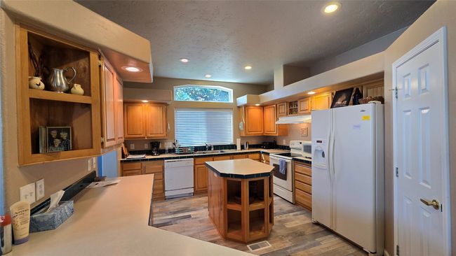 38596 Two Island View Rd, Home with 3 bedrooms, 2 bathrooms and null parking in Rollins MT | Image 7