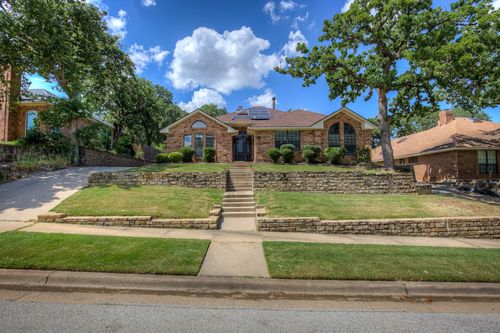 3914 Meadow Dr, Grapevine, TX, 76051-6438 | Card Image