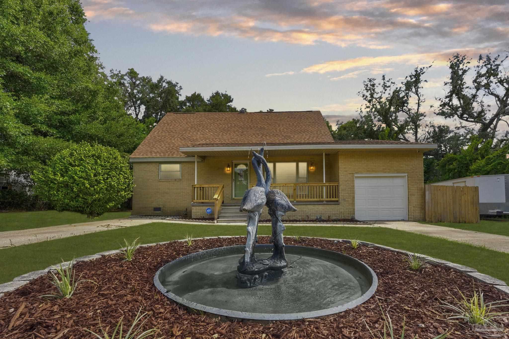 Lenora St, Pensacola, FL 32526