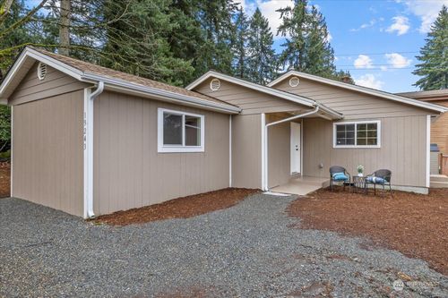 19243 15th Avenue Ne, Shoreline, WA, 98155 | Card Image