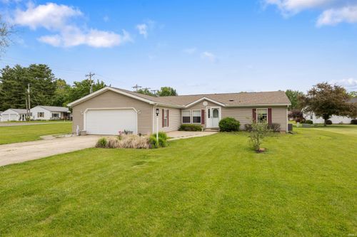 511 N Mid Lake Dr, North Webster, IN, 46555-9382 | Card Image