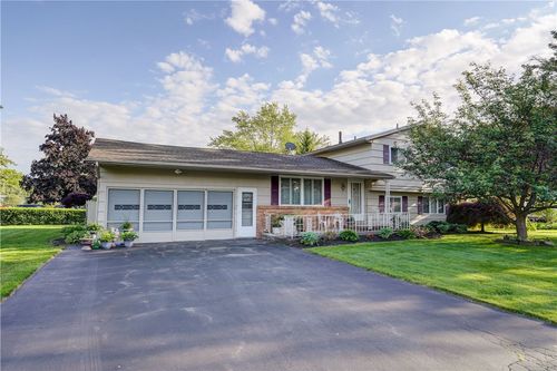 7 Flamingo Dr, Gates, NY, 14624-2240 | Card Image