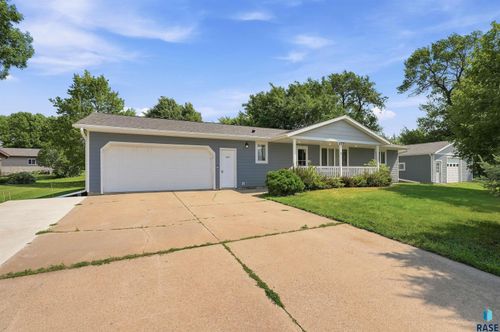437 Holder St, Larchwood, IA, 51241-7605 | Card Image