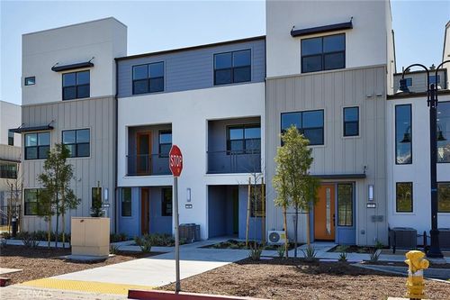 59-944 N Divino Privado, Ontario, CA, 91764-4703 | Card Image