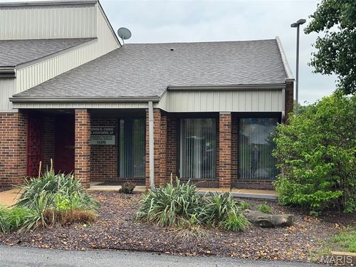 14390 Woodlake Dr, Town And Country, MO, 63017-5714 | Card Image