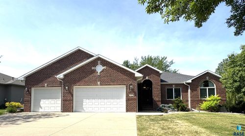 7329 S Russet Dr, Sioux Falls, SD, 57108-1544 | Card Image