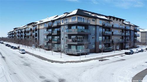 202-702 Hart Rd, Saskatoon, SK, S7M4P4 | Card Image
