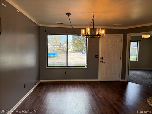 30537 Hidden Pines Ln, Roseville, MI, 48066-1584 | Card Image