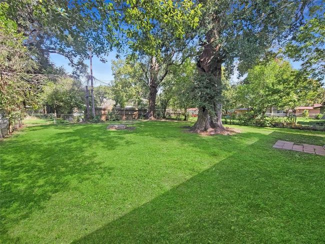 121 Wisteria St, House other with 3 bedrooms, 2 bathrooms and null parking in Lake Jackson TX | Image 23