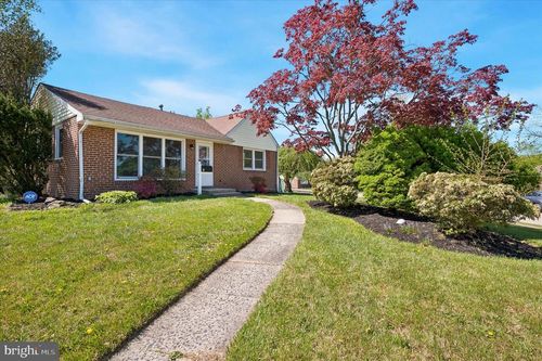1 Valley View Cir, Norristown, PA, 19401-1812 | Card Image