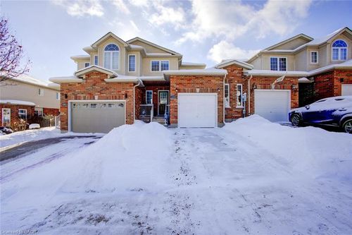 122 Upper Mercer St, Kitchener, ON, N2A4N2 | Card Image