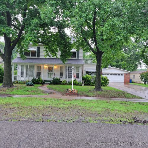 807 N Parkinson Ave, Wagoner, OK, 74467-2829 | Card Image