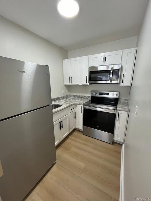 apt-e6-98 E Market St, Hyde Park, NY, 12538-1648 | Card Image