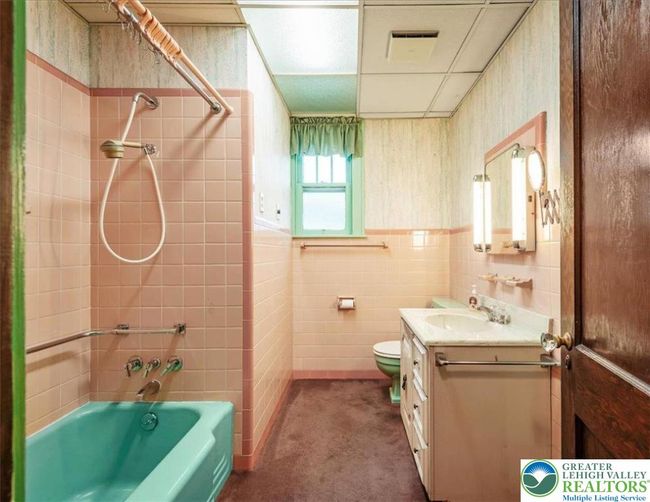 Conveniently Located Between the Bedrooms | Image 22