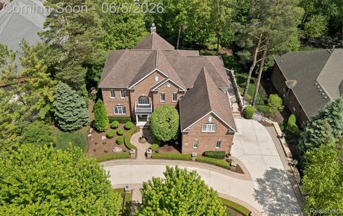 61496 Beacon Hill Dr, Washington Township, MI, 48094-1221 | Card Image