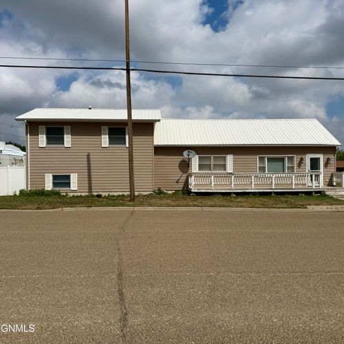 19 2nd St E, Culbertson, MT, 59218-7528 | Card Image