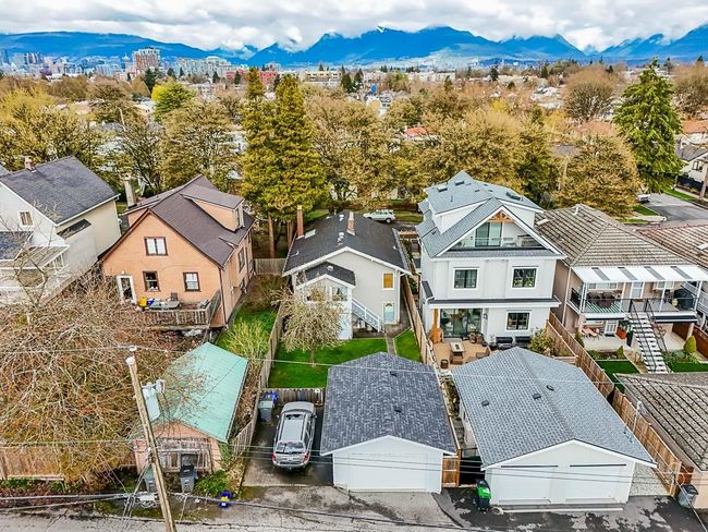 476 E 20 Th Avenue, House other with 4 bedrooms, 2 bathrooms and 2 parking in Vancouver BC | Image 32