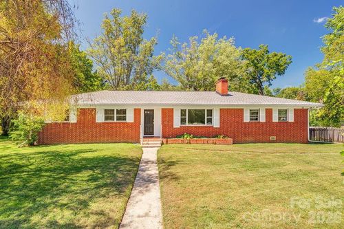 10 Meadowview Rd, Asheville, NC, 28804-1820 | Card Image