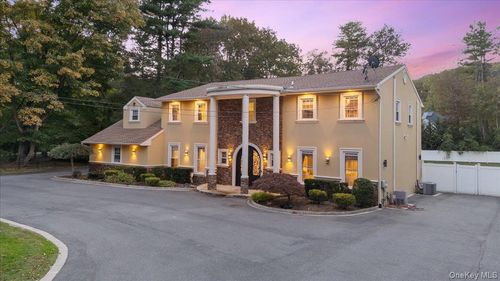 626 Caledonia Rd, Dix Hills, NY, 11746-5121 | Card Image