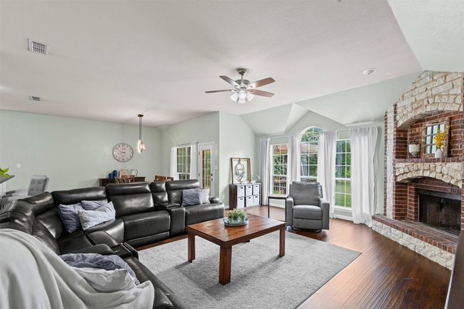 3008 Running Brook Dr, House other with 4 bedrooms, 2 bathrooms and null parking in Joshua TX | Image 24