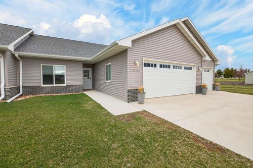 1131 Lozmar Ln, Shell Rock, IA, 50670-9622 | Card Image