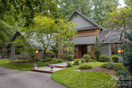12 Stuyvesant Cres, Asheville, NC, 28803-3138 | Card Image
