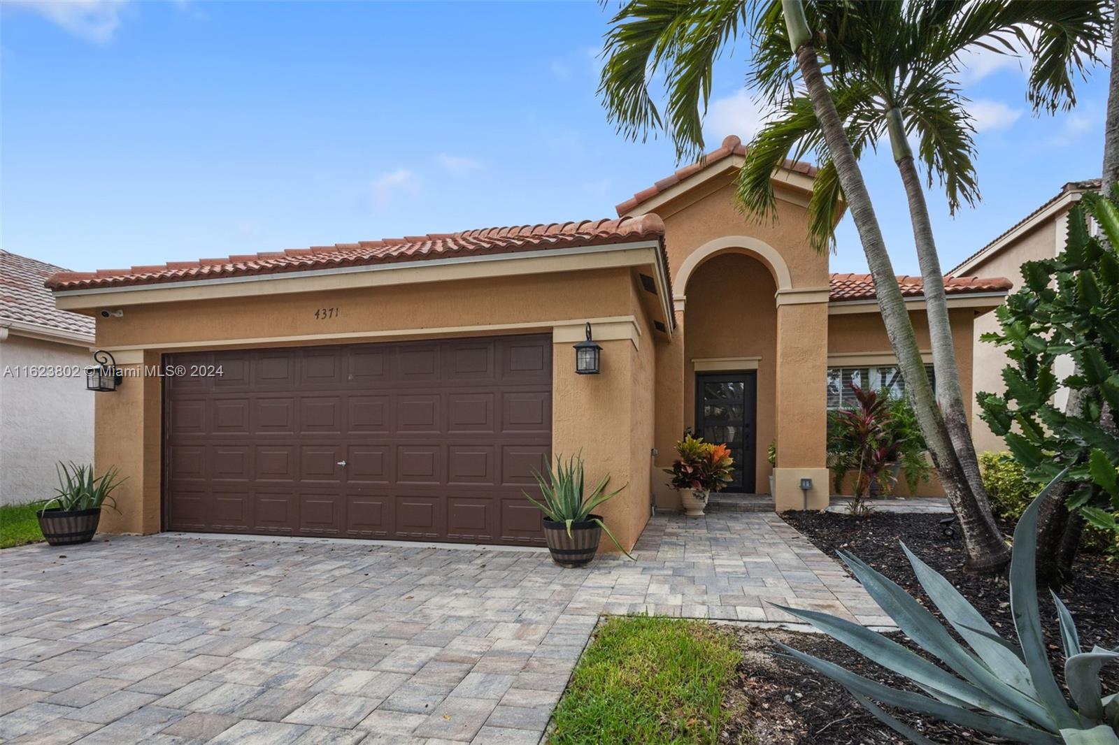 Foxtail Ln, Weston, FL 33331