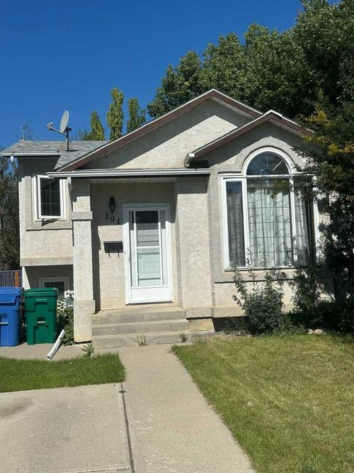 191 Rocky Mountain Boulevard W, Lethbridge, AB, T1K6S4 | Card Image