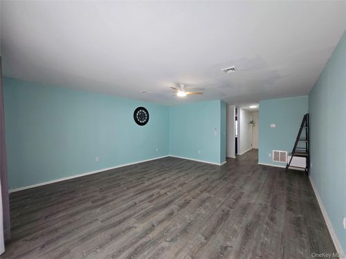 184 Deer Ct Dr, Middletown, NY, 10940-6871 | Card Image