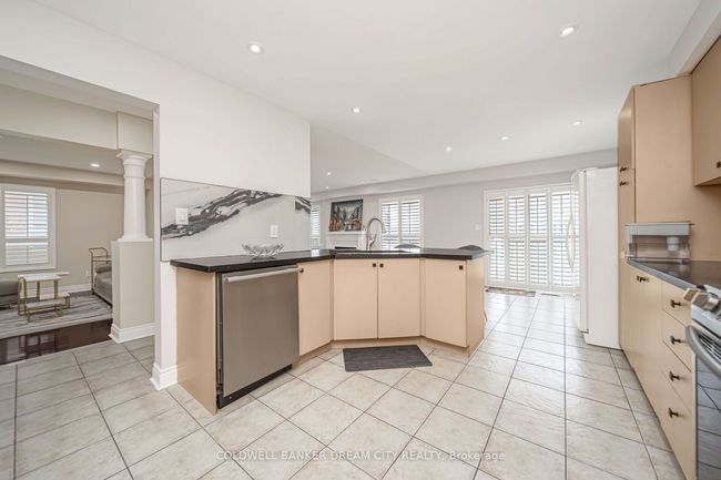 60 Capistro St, House other with 8 bedrooms, 5 bathrooms and 4 parking in Brampton ON | Image 15