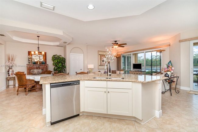 B - 10659 Pelican Preserve Blvd, Condo with 3 bedrooms, 2 bathrooms and null parking in FORT MYERS FL | Image 11