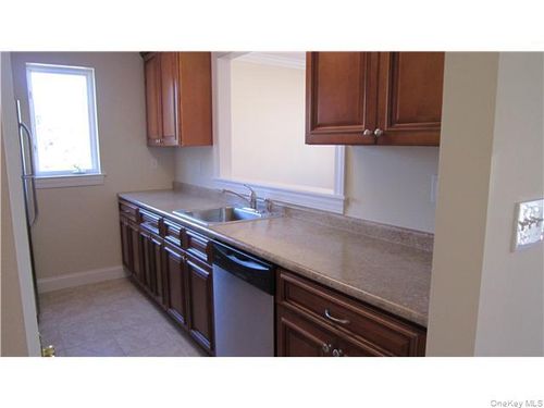 402 Tondo Cir, Harriman, NY, 10926-3461 | Card Image