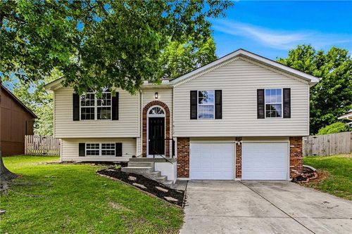 612 Se Bugle Ct, Blue Springs, MO, 64014-3841 | Card Image