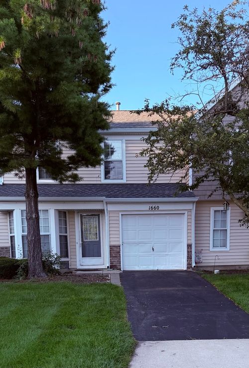 1660 College Green Dr, Elgin, IL, 60123-6824 | Card Image