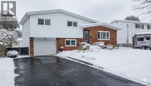100 Dickson Blvd, Moncton, NB, E1E2P8 | Card Image