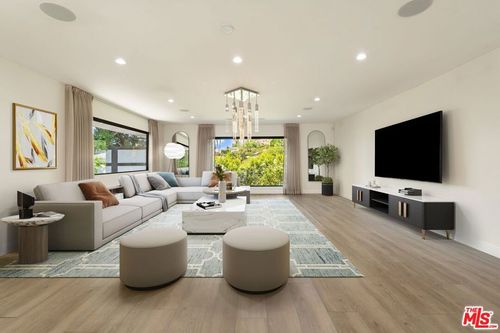 11700 Woodley Ave, Granada Hills, CA, 91344-6917 | Card Image