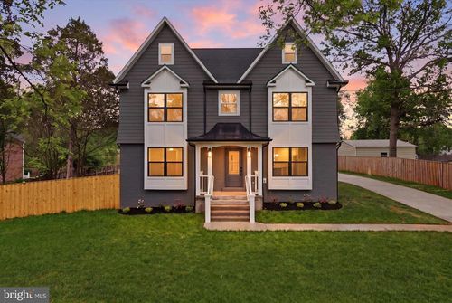 8323 Rolling Rd, MANASSAS, VA, 20110-3624 | Card Image