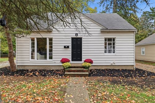 1055 Seward Ave, Akron, OH, 44320-2627 | Card Image