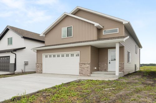 2515 38th Ave S, Moorhead, MN, 56560 | Card Image