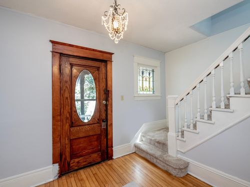 196 Baker St E, Saint Paul, MN, 55107-3001 | Card Image