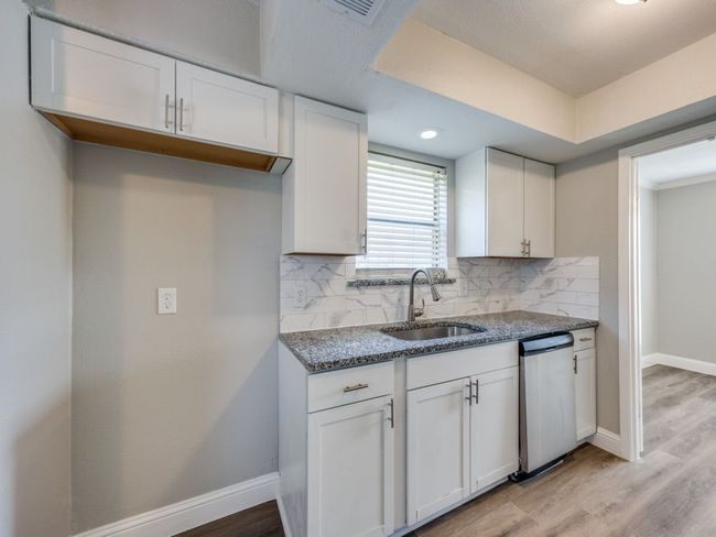 2623 Summertree Dr, House other with 3 bedrooms, 3 bathrooms and null parking in Carrollton TX | Image 9