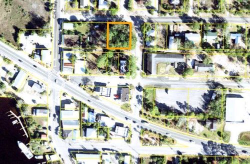 112 E Meridian Ave, Carrabelle, FL, 32322-2292 | Card Image