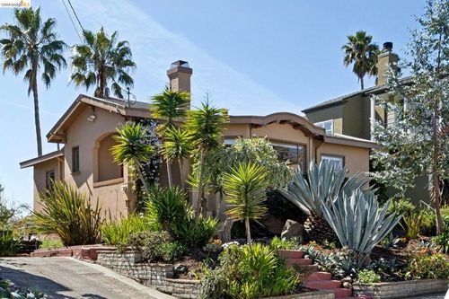 715 Hillgirt Cir, Oakland, CA, 94610 | Card Image