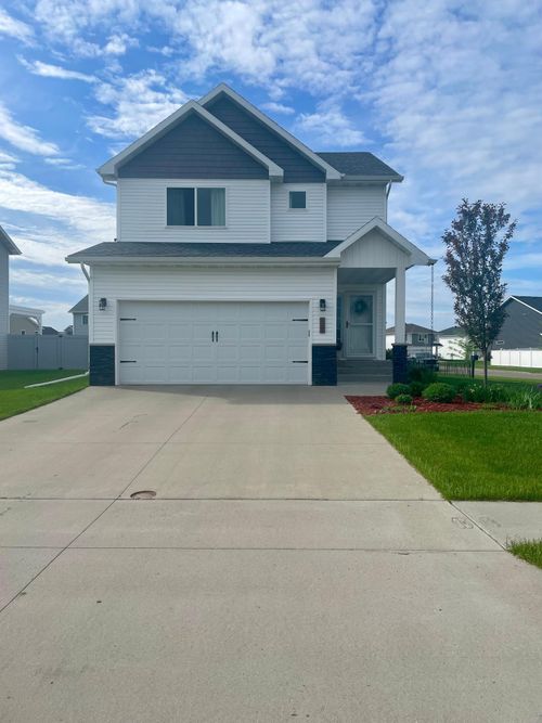 833 Cathy Dr W, West Fargo, ND, 58078-4077 | Card Image