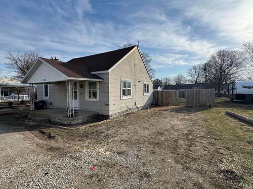 204 S Madison St, Gaston, IN, 47342-8039 | Card Image
