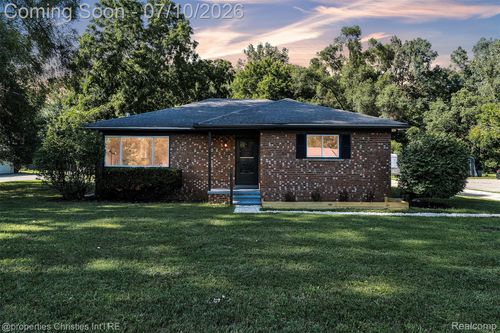 32652 Cadillac St, Farmington Hills, MI, 48336-4273 | Card Image