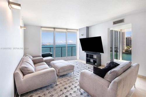 823-325 S Biscayne Blvd, Miami, FL, 33131-2307 | Card Image