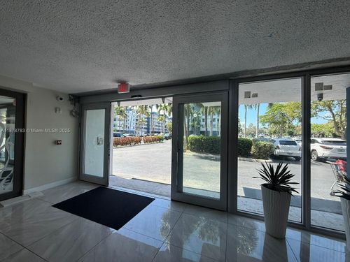 apt-4j-16546 Ne 26th Ave, North Miami Beach, FL, 33160-4060 | Card Image