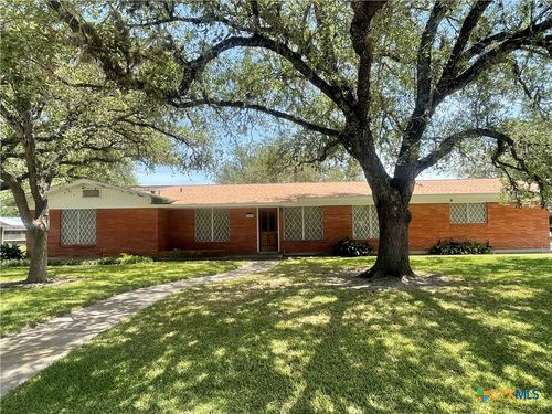 509 W Thomas St, Cuero, TX, 77954-3465 | Card Image